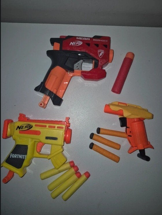 3 Nerf speel pijltjes schieters, Kinderen en Baby's, Speelgoed | Buiten | Actiespeelgoed, Ophalen of Verzenden, Gebruikt