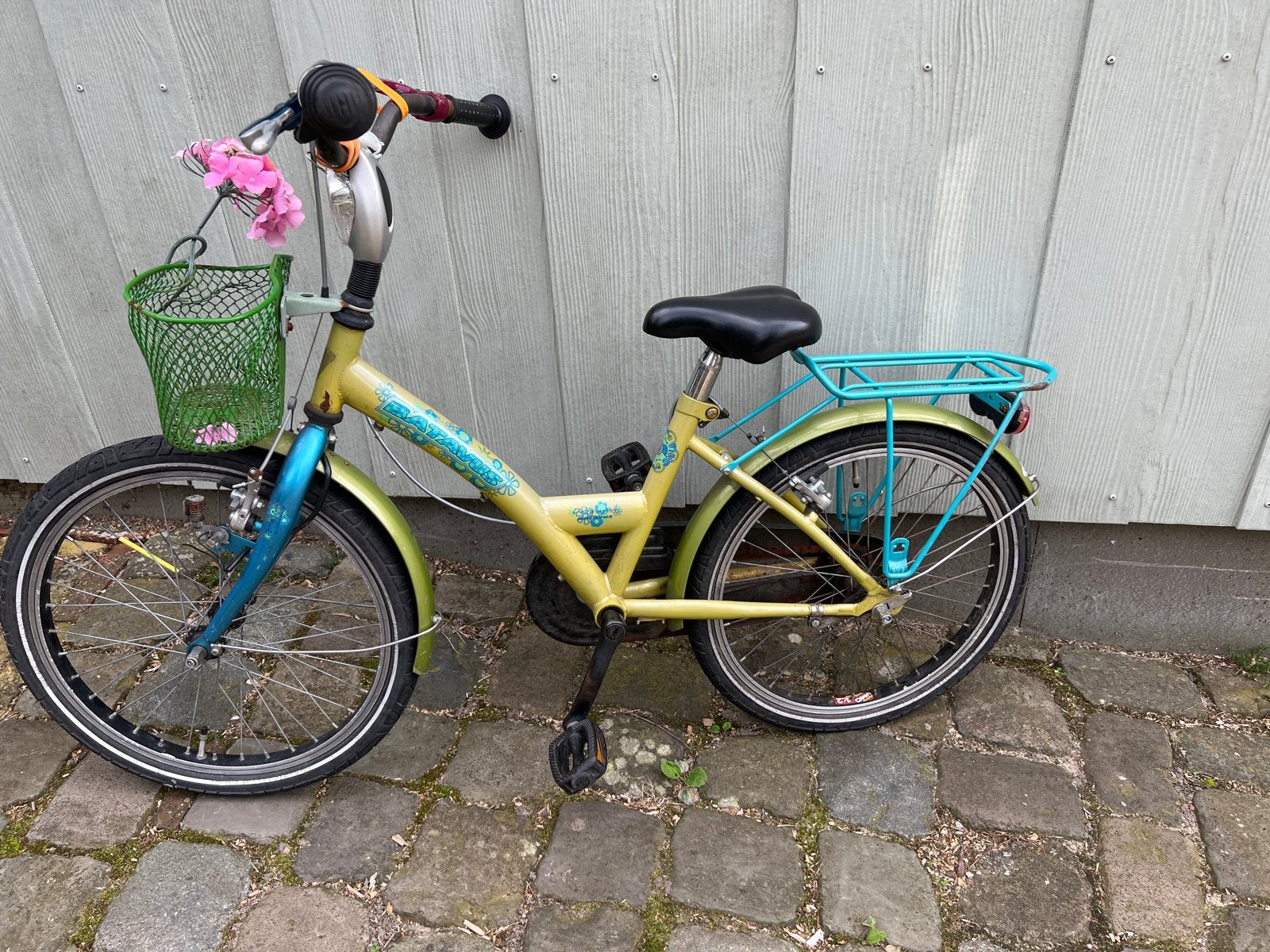Kinderfiets 20 inch met mandje en bagagedrager, Fietsen en Brommers, Ophalen of Verzenden, Gebruikt, Terugtraprem, 20 inch of meer