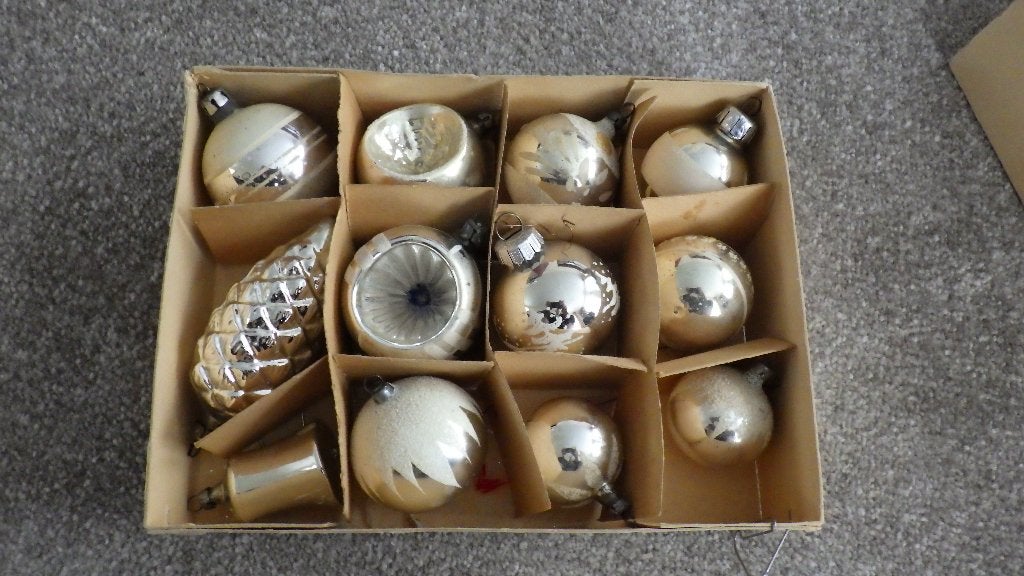 mooie zilverkleurige kerstballen en -figuurtjes, Ophalen of Verzenden, Gebruikt