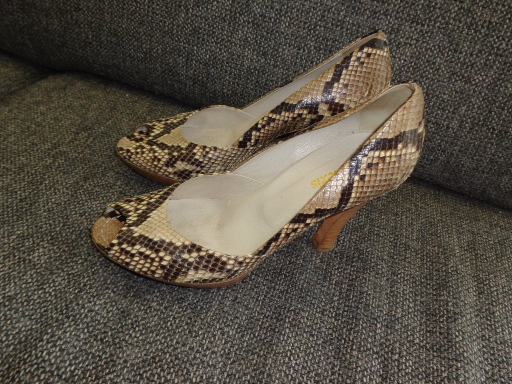 slangenprint damespumps van CALEXIS, maat 39, Pumps, Overige kleuren, Ophalen of Verzenden, Zo goed als nieuw