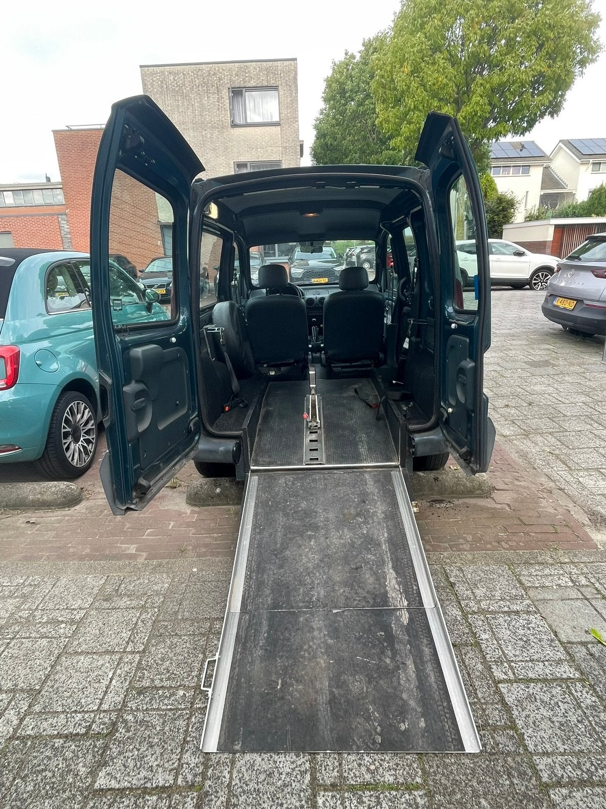 Aangepaste Renault Kangoo Invalidewagen / Rolstoelvervoer, 4 cilinders, Origineel Nederlands, Handgeschakeld, Particulier