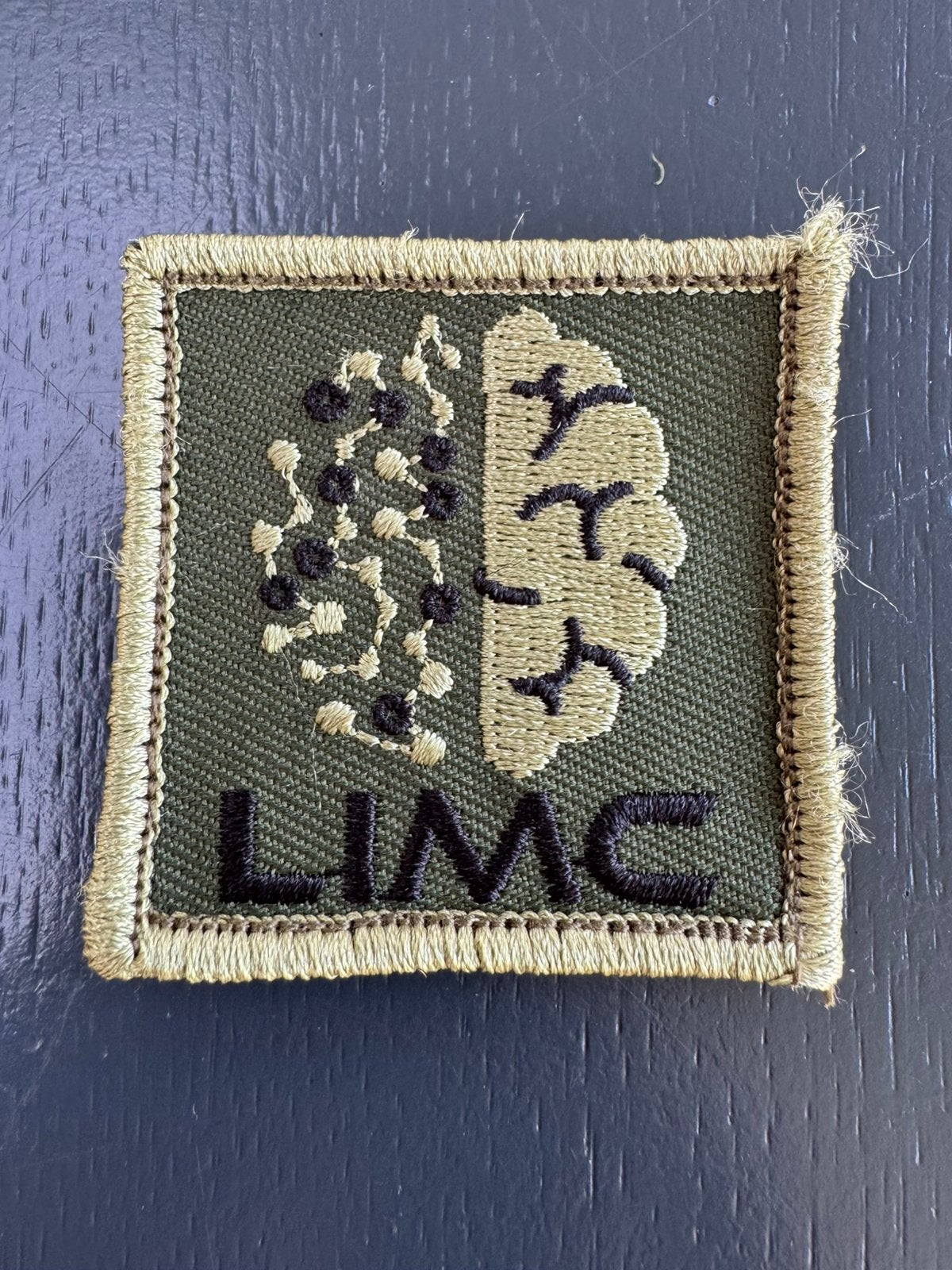 KL Borstembleem LIMC, Verzamelen, Militaria | Algemeen, Ophalen of Verzenden, Landmacht, Nederland, Embleem of Badge