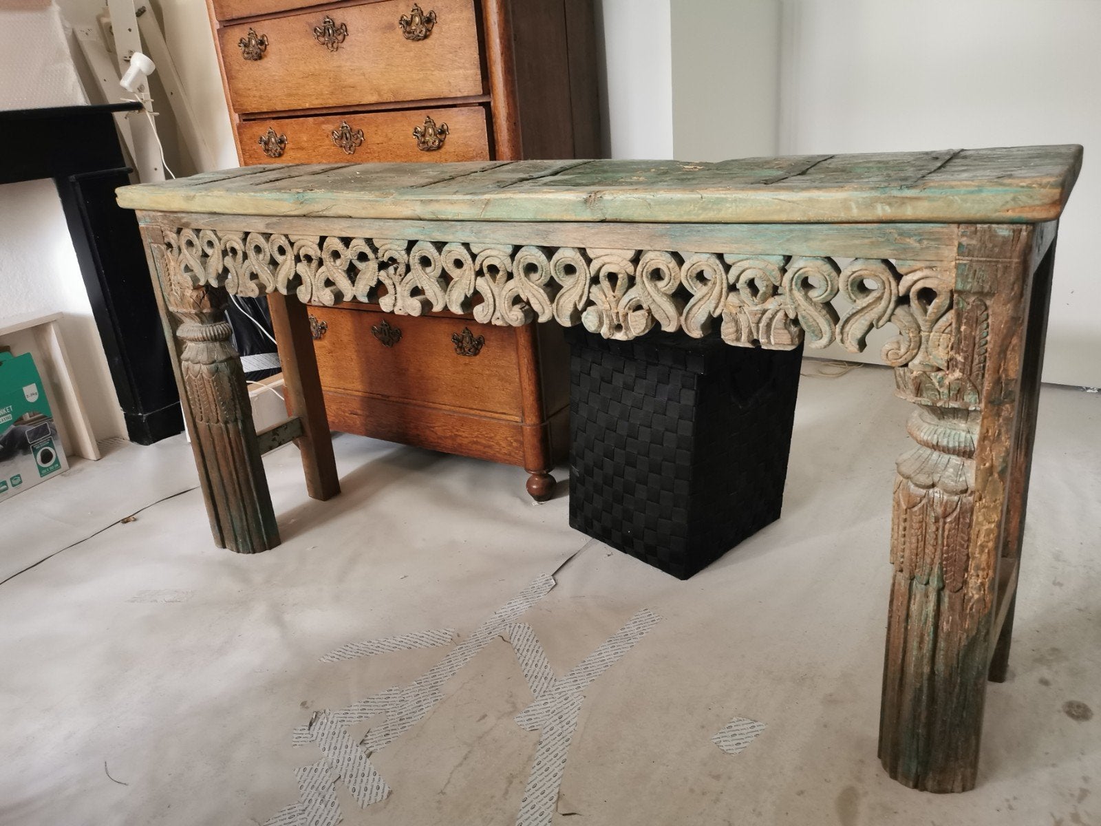 Antieke Indiaase sidetable met auth houtsnijwerk.MOET WEG!, Ophalen, Teakhout, 150 tot 200 cm, 25 tot 50 cm