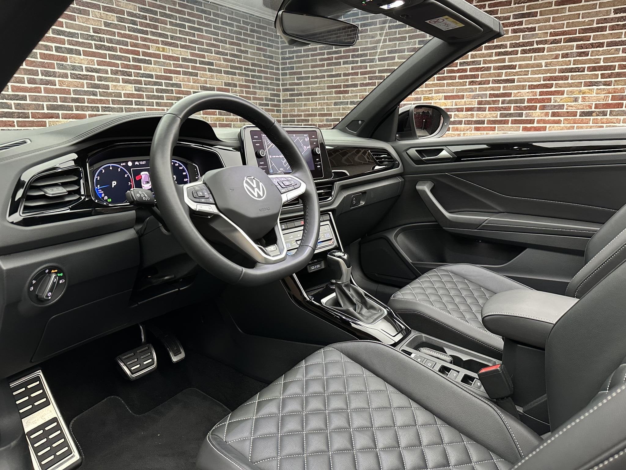 Volkswagen T-Roc Cabrio 1.5 TSI R-Line | Beats by Dre| IQ Li, 4 cilinders, Wit, Bedrijf, 1439 kg