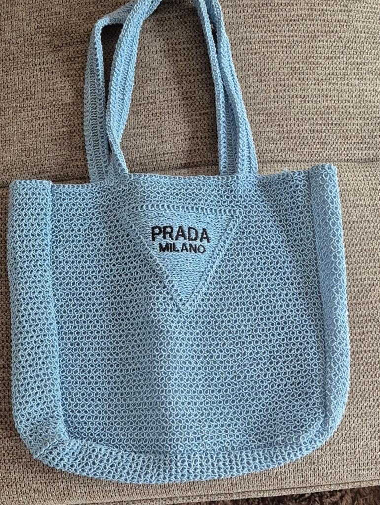 Prada Milano gehaakte tas - Lichtblauw, Sieraden, Tassen en Uiterlijk, Tassen | Damestassen, Ophalen of Verzenden