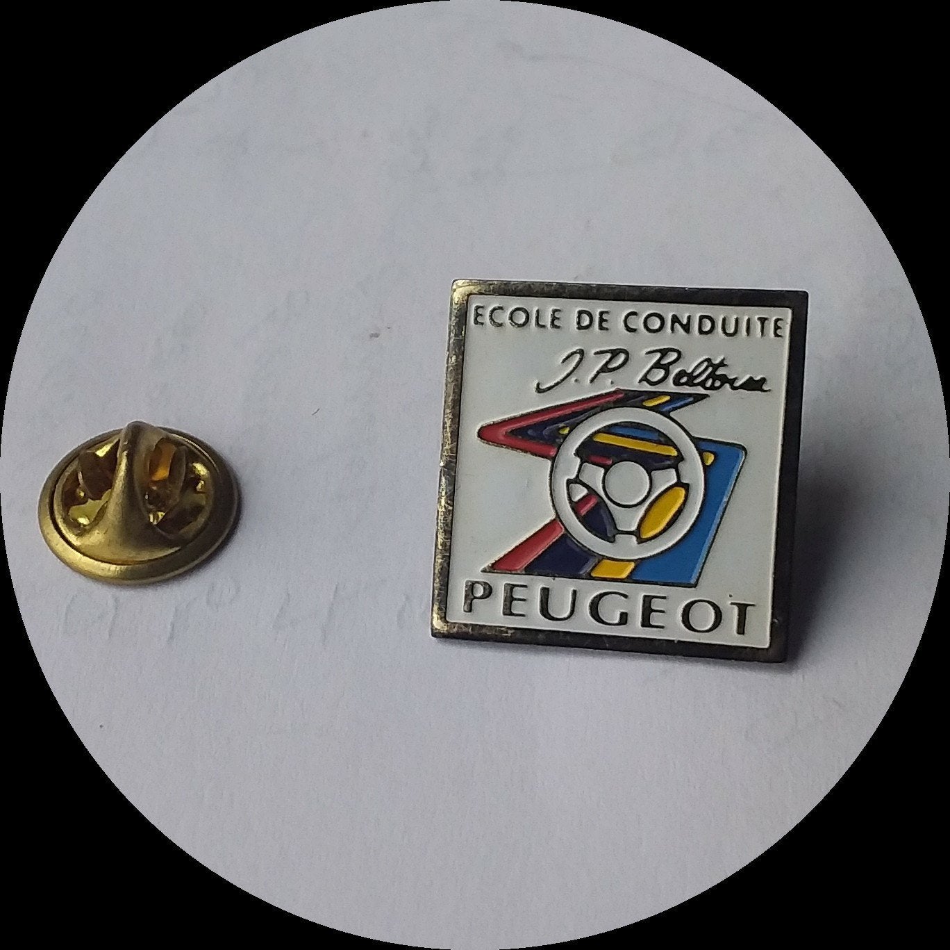 PEUGEOT pin, ecole de conduite, Ophalen of Verzenden, Zo goed als nieuw, Transport, Speldje of Pin