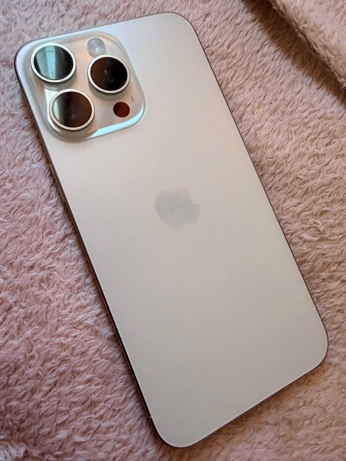 Iphone 15 Pro max - VEGRENDELD (beschrijving is belangrijk!), Telecommunicatie, Mobiele telefoons | Apple iPhone, 128 GB, Wit