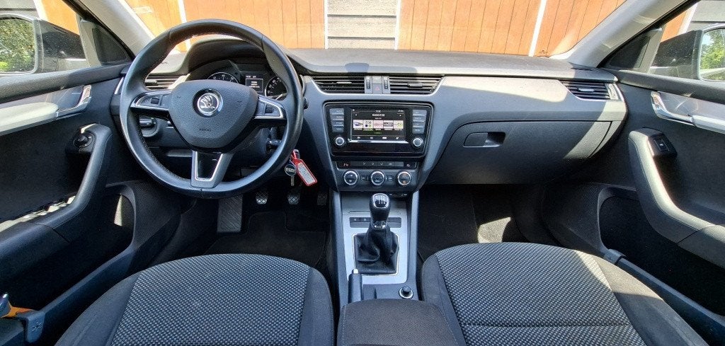 Skoda Octavia Combi 1.2 TSI Grt Amb Bns | Trekhaak | Bluetoo, Stof, Gebruikt, Euro 6, 4 cilinders
