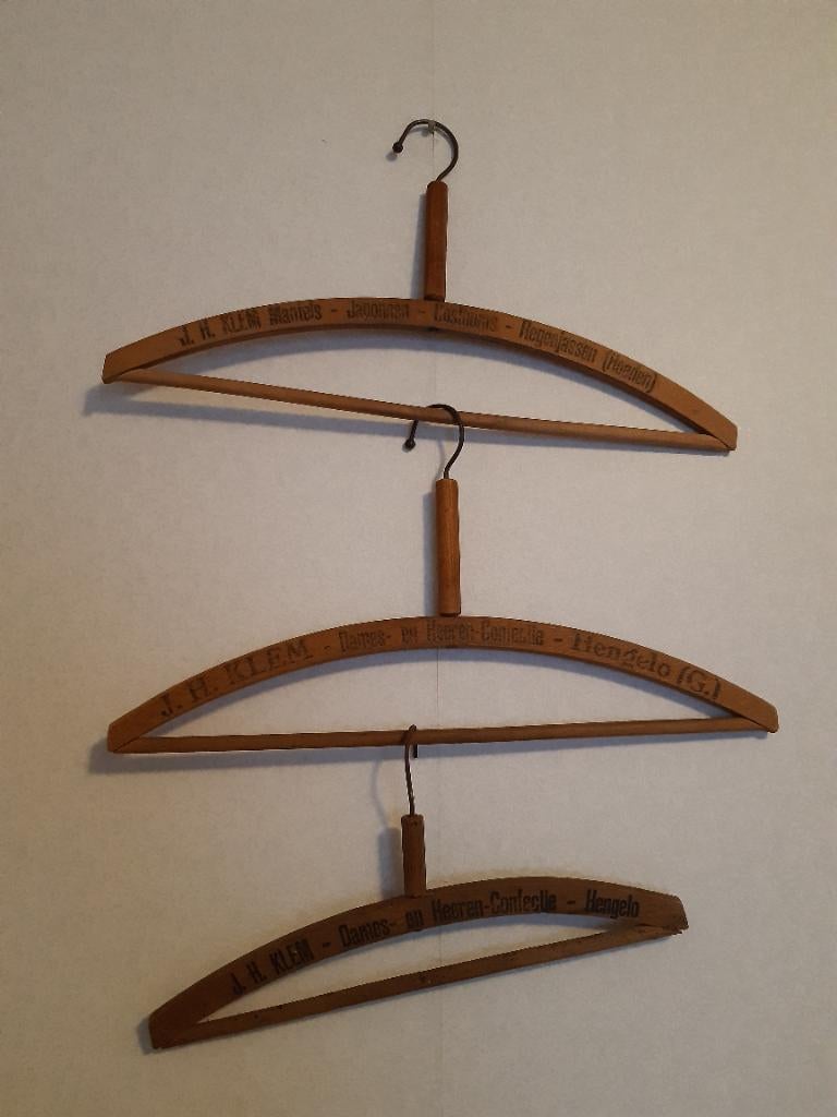 Antieke houten Kledinghangers J. H. Klem Hengelo GLD, Ophalen of Verzenden, Gebruikt, Hout, Volwassenen