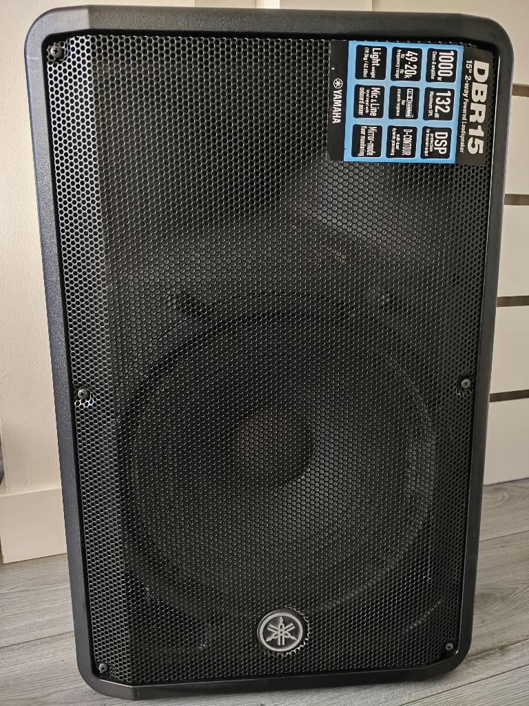 Yamaha DBR15 - Actieve 1000watt 15inch Speaker, Zo goed als nieuw, 120 watt of meer, Center speaker, Ophalen