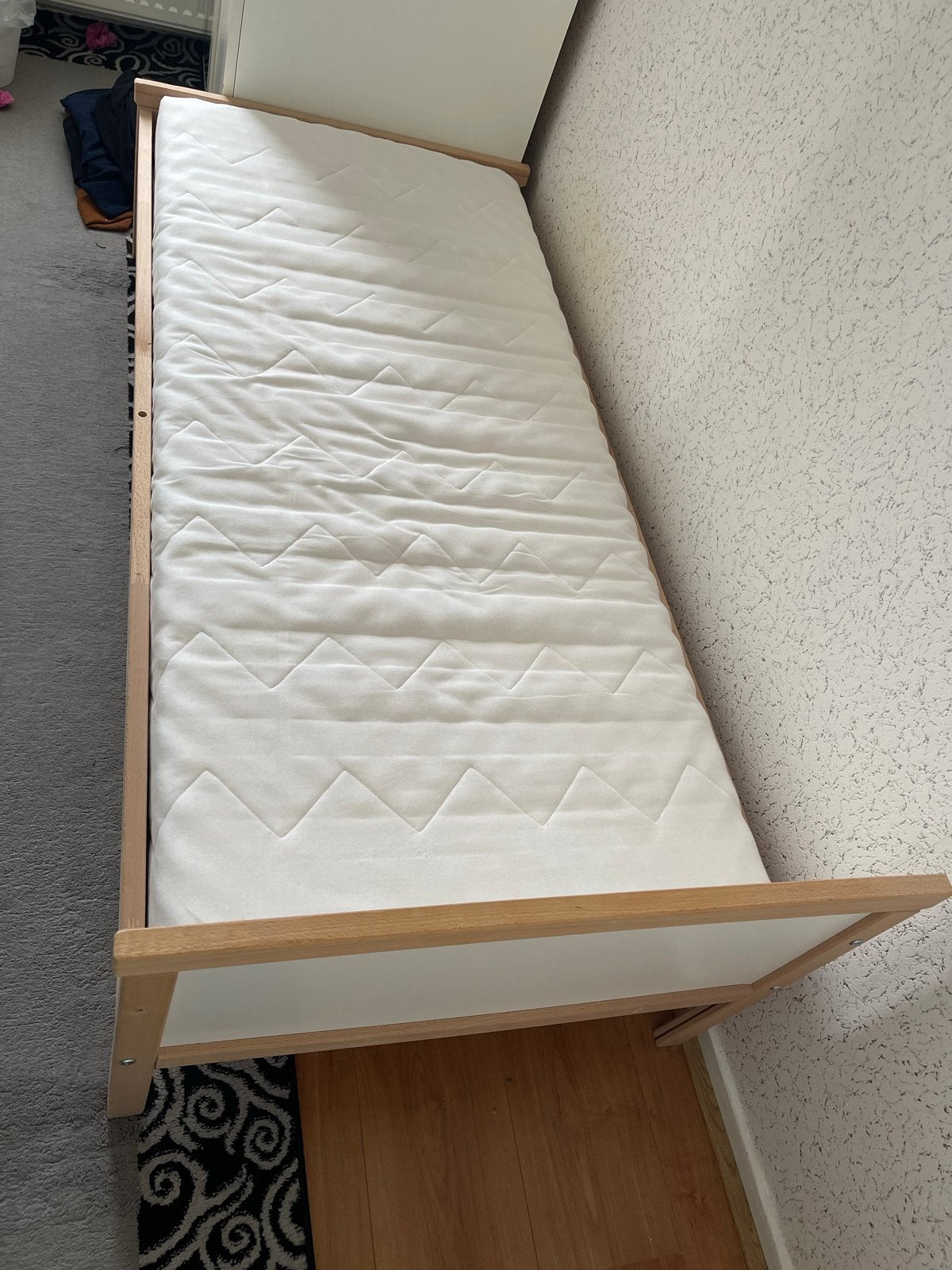 IKEA SNIGLAR Peuterbed met lattenbodem en matras, Kinderen en Baby's, 70 tot 85 cm, Ophalen of Verzenden, Zo goed als nieuw, Lattenbodem