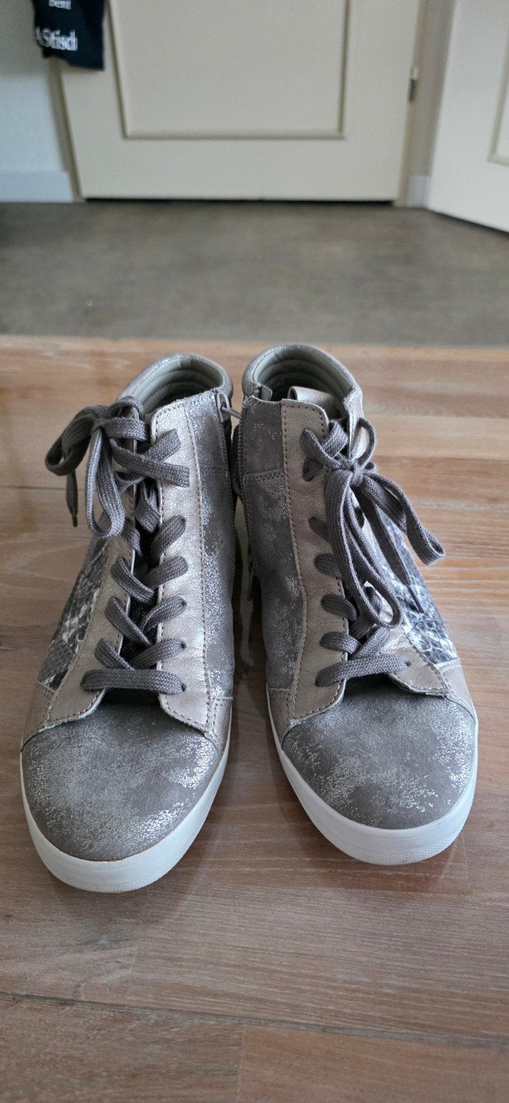 Stijlvolle hoge sneakers met slangenprint - Maat 38, Kleding | Dames, Beige, Gabor, Ophalen of Verzenden, Sneakers of Gympen