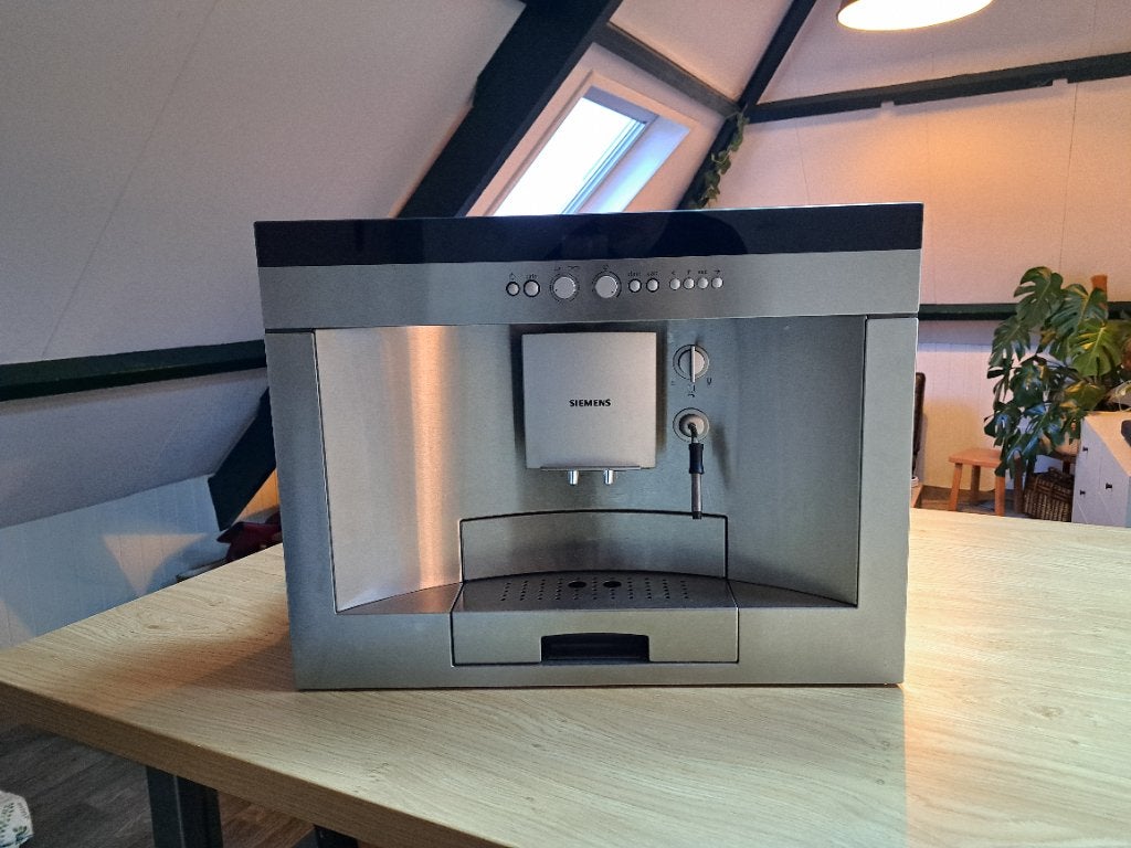 Siemens inbouw koffiemachine RVS (TK68E), Ophalen, Gemalen koffie, Afneembaar waterreservoir, Koffiemachine
