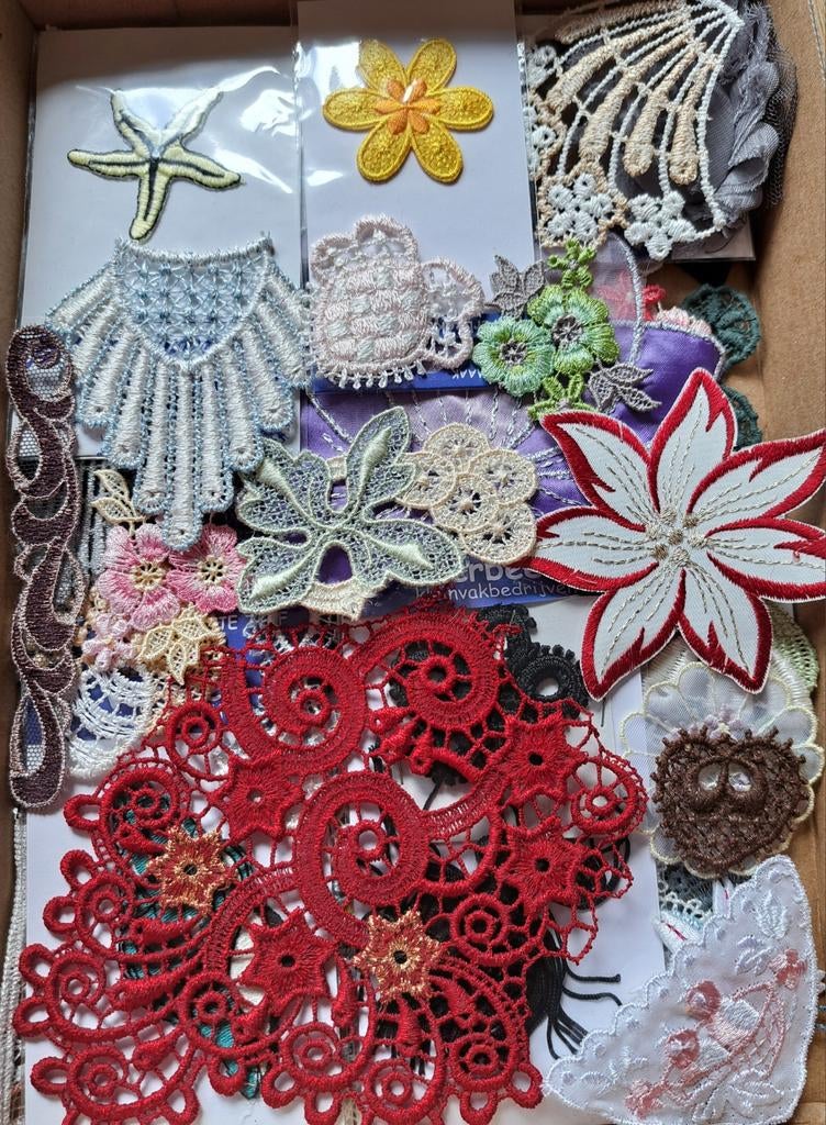 Vintage applicaties kleuren, Ophalen of Verzenden, Garen of Naald(en)