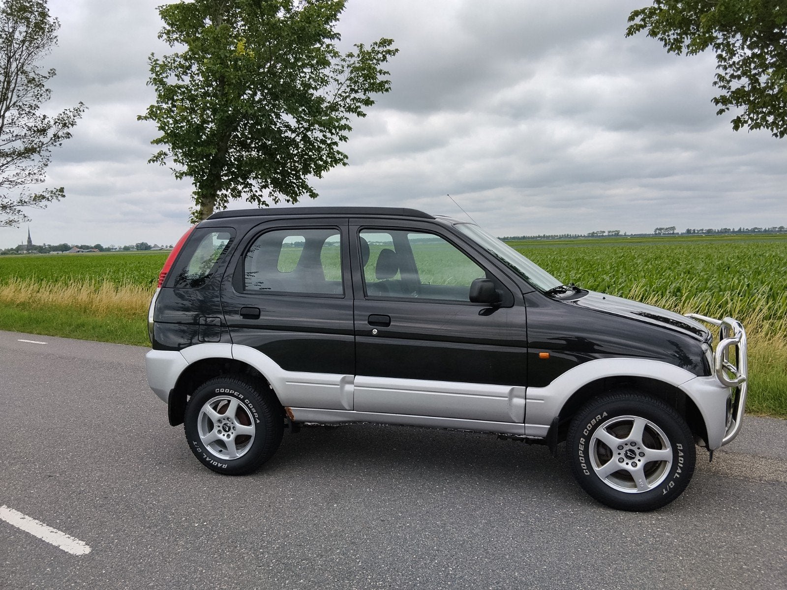 Daihatsu Terios 1.3 DX 2002 Zwart 4wd lage kilometerstand, Auto's, Daihatsu, 13 km/l, 1350 kg, Stof, 4 cilinders