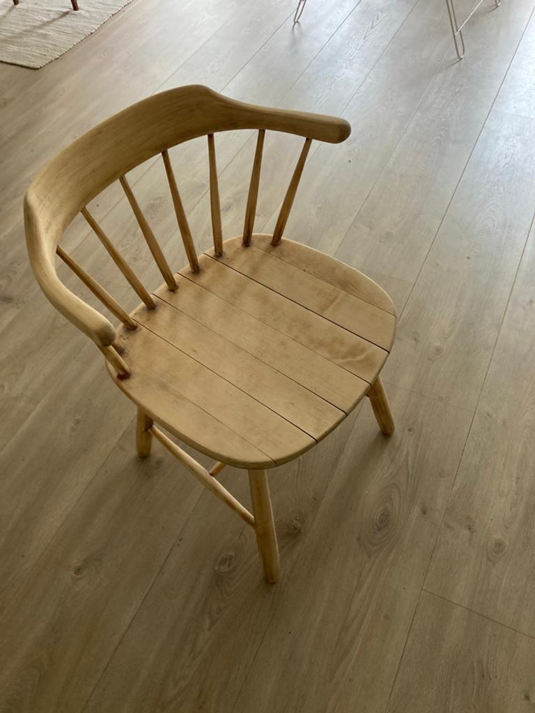 Vintage houten stoel met spijlen rugleuning, Ophalen