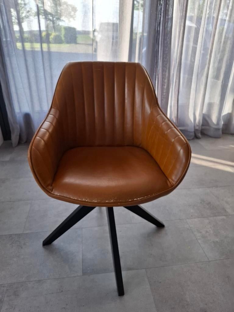Draaistoel van nepleer met lichte gebruikerssporen, Ophalen, Kunststof, Gebruikt, Bruin