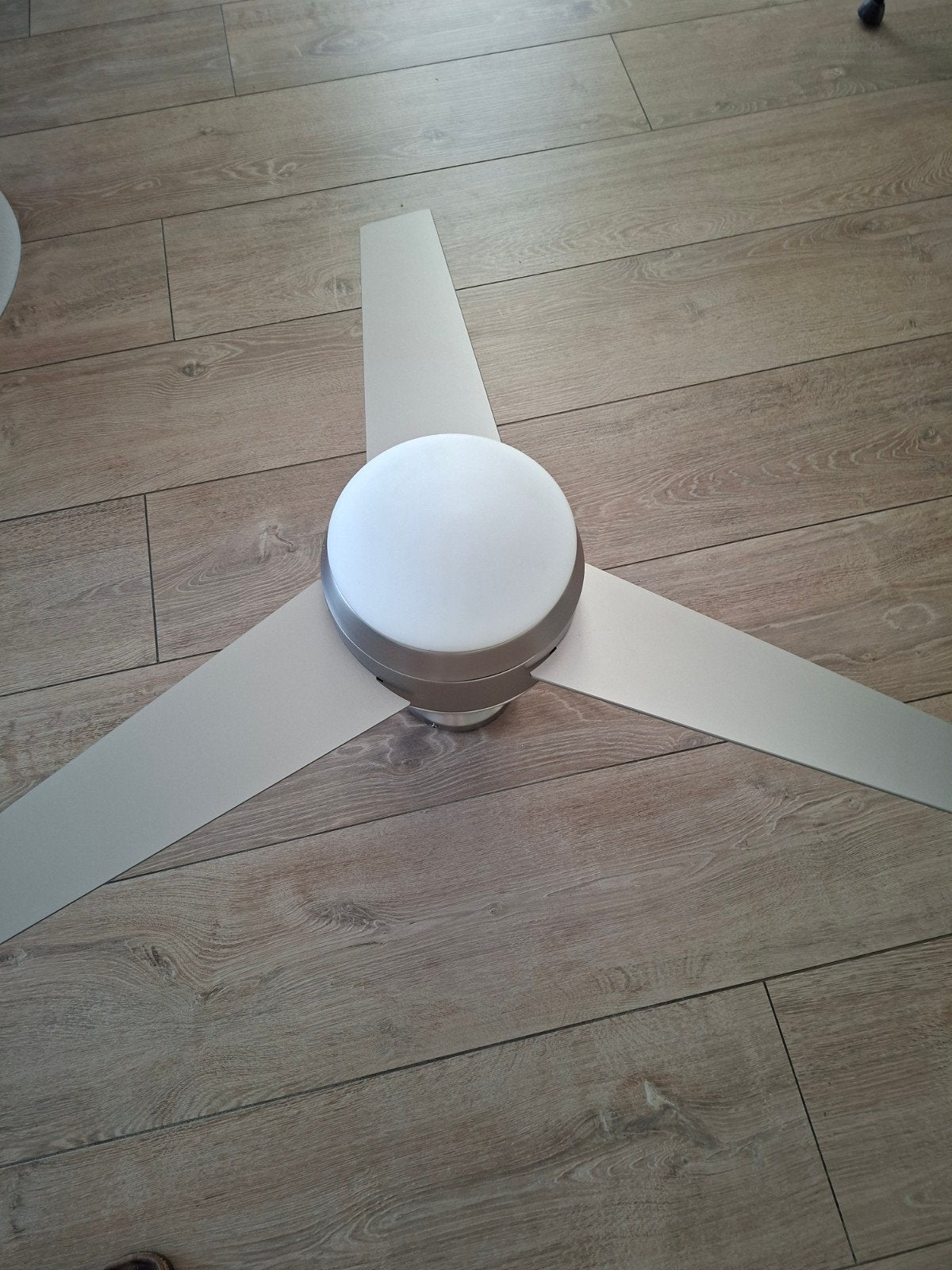 Moderne plafondventilator met afstandsbediening, Witgoed en Apparatuur, Ventilatoren, Ophalen, Ventilator met afstandsbediening