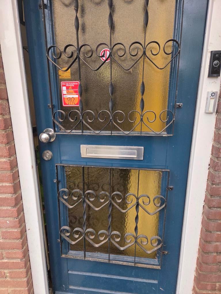 Sierhek voordeur, Ophalen