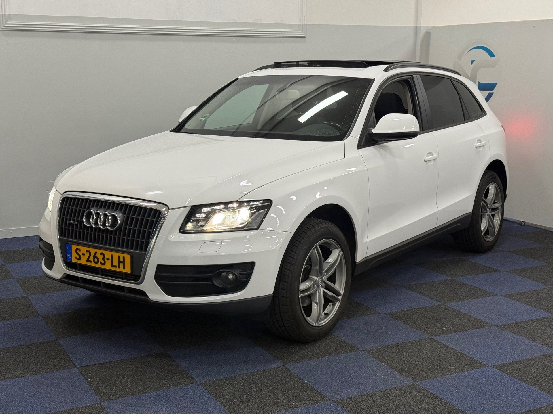 Audi Q5 2.0 TFSI quattro Pro Line / SCHUIFKANTELDAK / NETTE, Auto's, Euro 5, Gebruikt, 4 cilinders, Wit