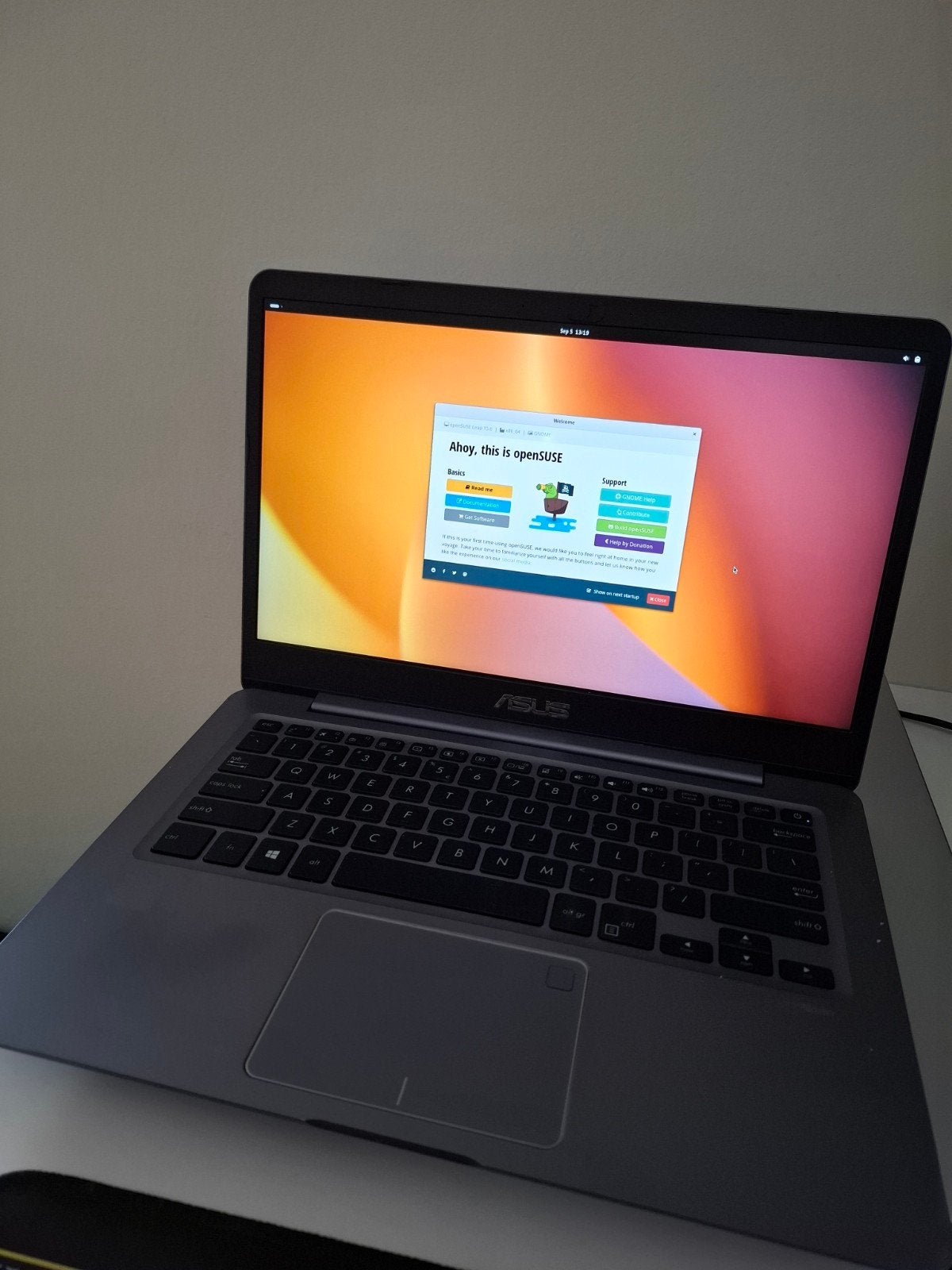 Asus linux laptop, Computers en Software, Ophalen, Gebruikt, 2 tot 3 Ghz, Qwerty