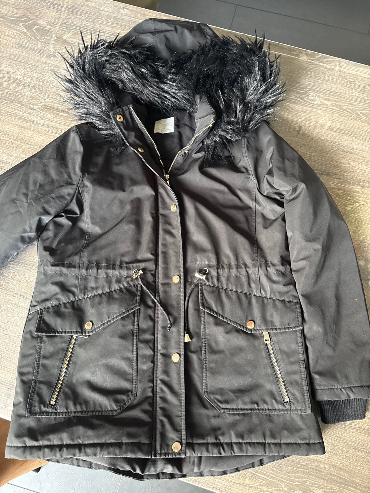 Zwarte parka met imitatiebontkraag - Primark maat S, Ophalen of Verzenden, Gedragen, Maat 36 (S), Zwart