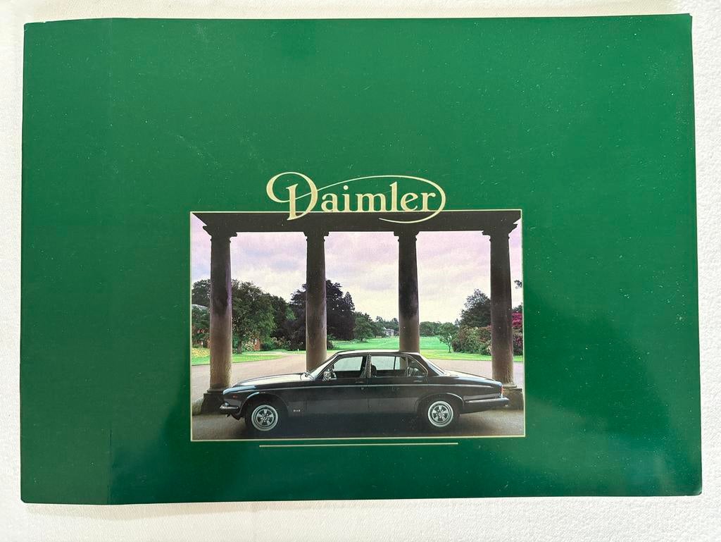 Daimler brochure modellen XK 4.2 en double six HE 5.3, Ophalen of Verzenden, Gelezen, Overige merken