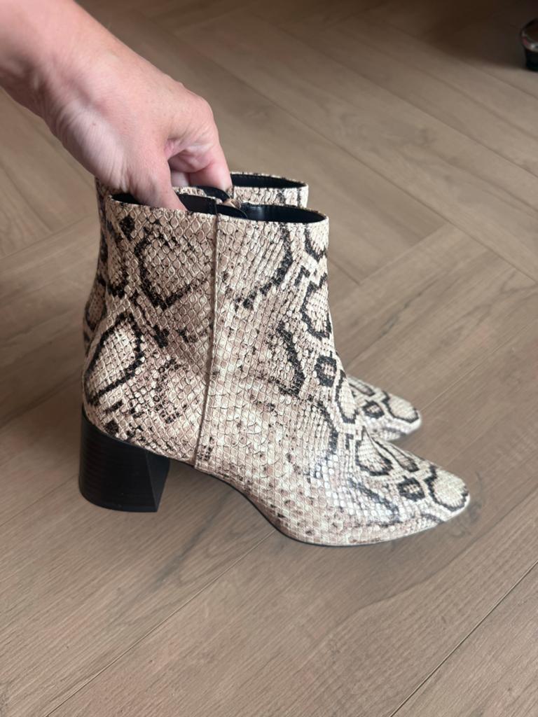 Mango enkellaarjses maat 38 snake print, Verzenden, Zo goed als nieuw, Zwart