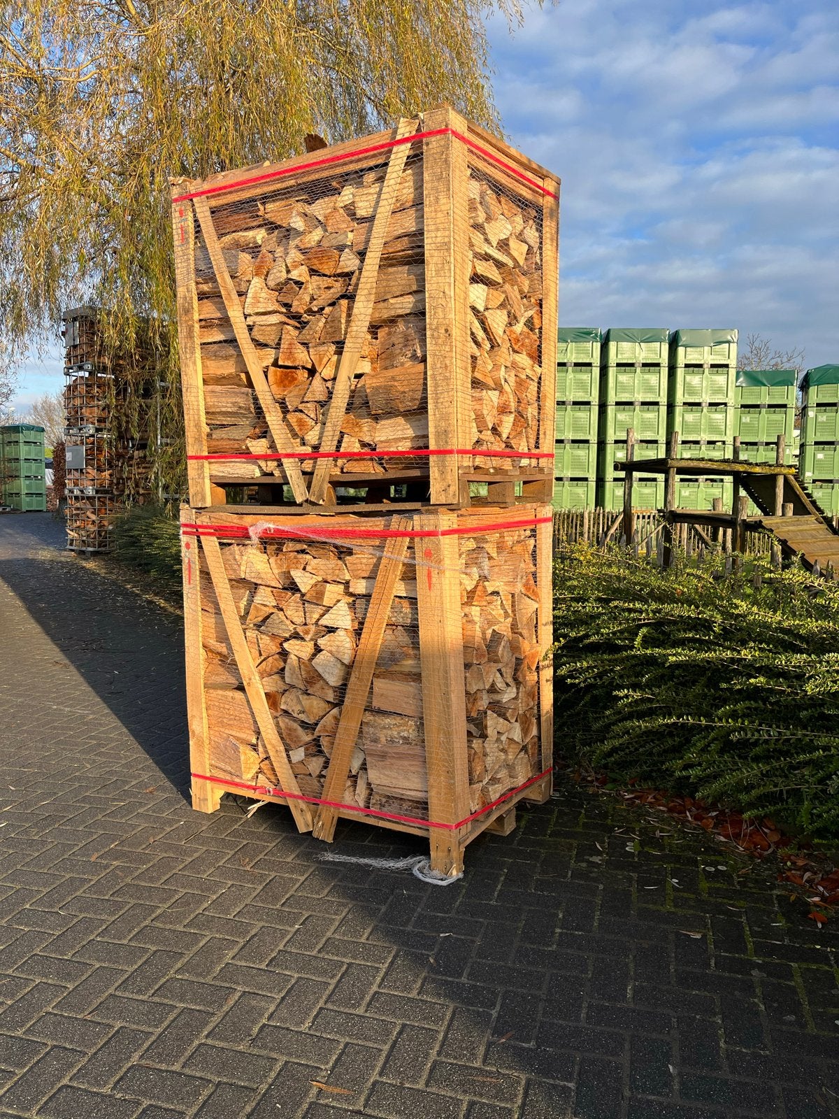 Gekloofd brandhout in kratten., Minder dan 3 m³, Ophalen of Verzenden, Overige houtsoorten, Blokken