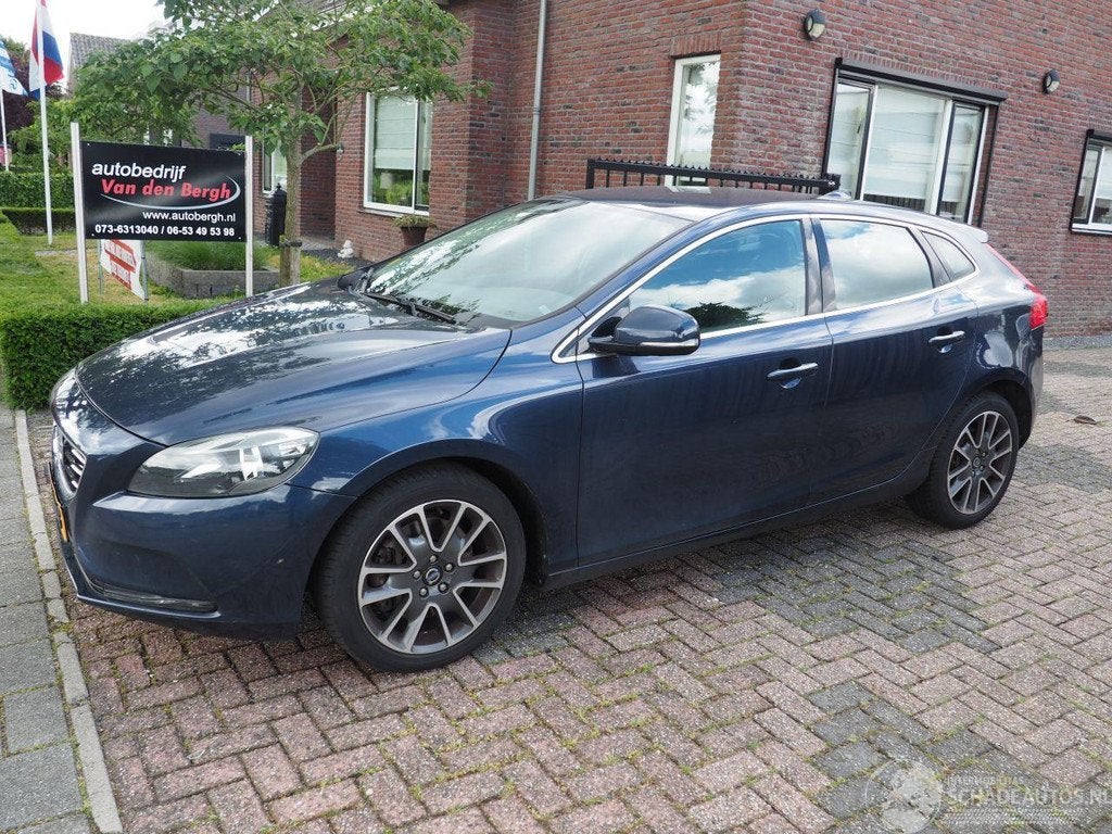 Volvo V40 2.0 D4 Summum Business (bj 2015), Auto diversen, Schadeauto's, Blauw, Info@volvocars.com, Volvo, Volvo Car Germany GmbH
