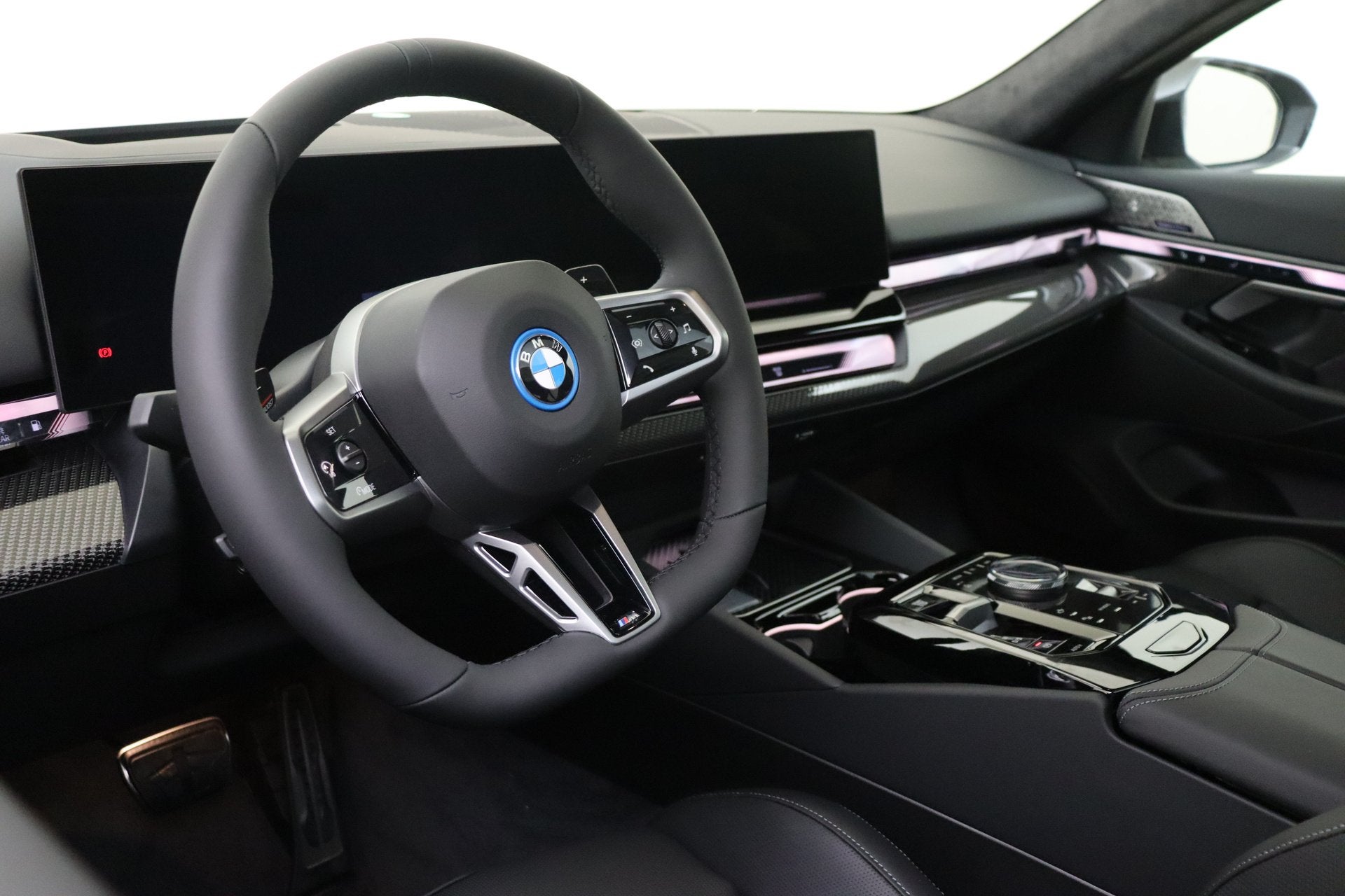 BMW 5 Serie Touring 550e xDrive M Sport Automaat / Panoramad, Auto's, Automaat, Dealer onderhouden, Zwart, Leder