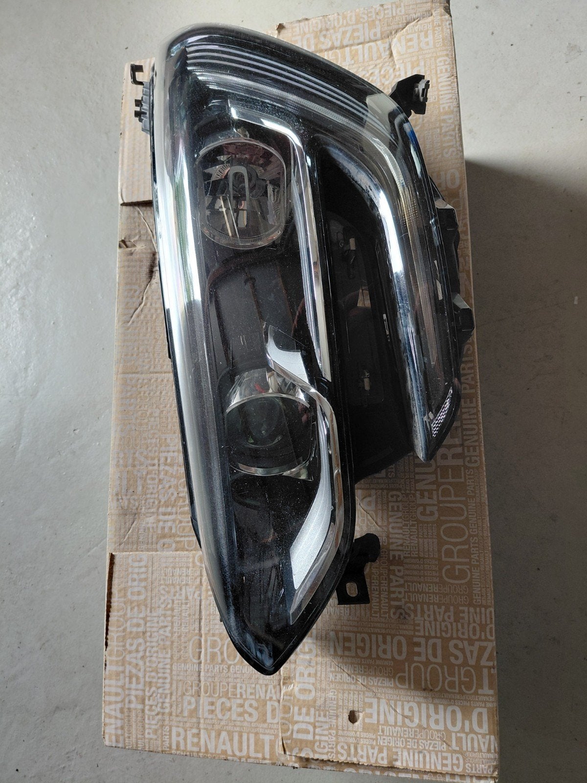 Koplamp Renault megane 4 LV. 260607505R, Ophalen of Verzenden, Gebruikt, Renault