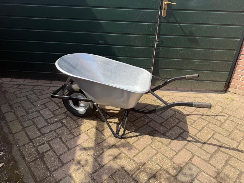 Tekoop Matador kruiwagen, Ophalen, Zo goed als nieuw