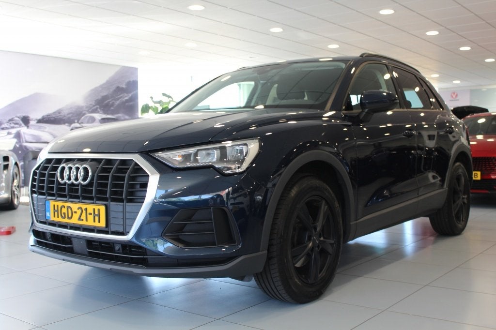 Audi Q3 35 TFSI Bns Edition/CARPLAY/CAMERA/CRUISE (bj 2020), Auto's, 4 cilinders, 150 pk, Leder en Stof, Bedrijf