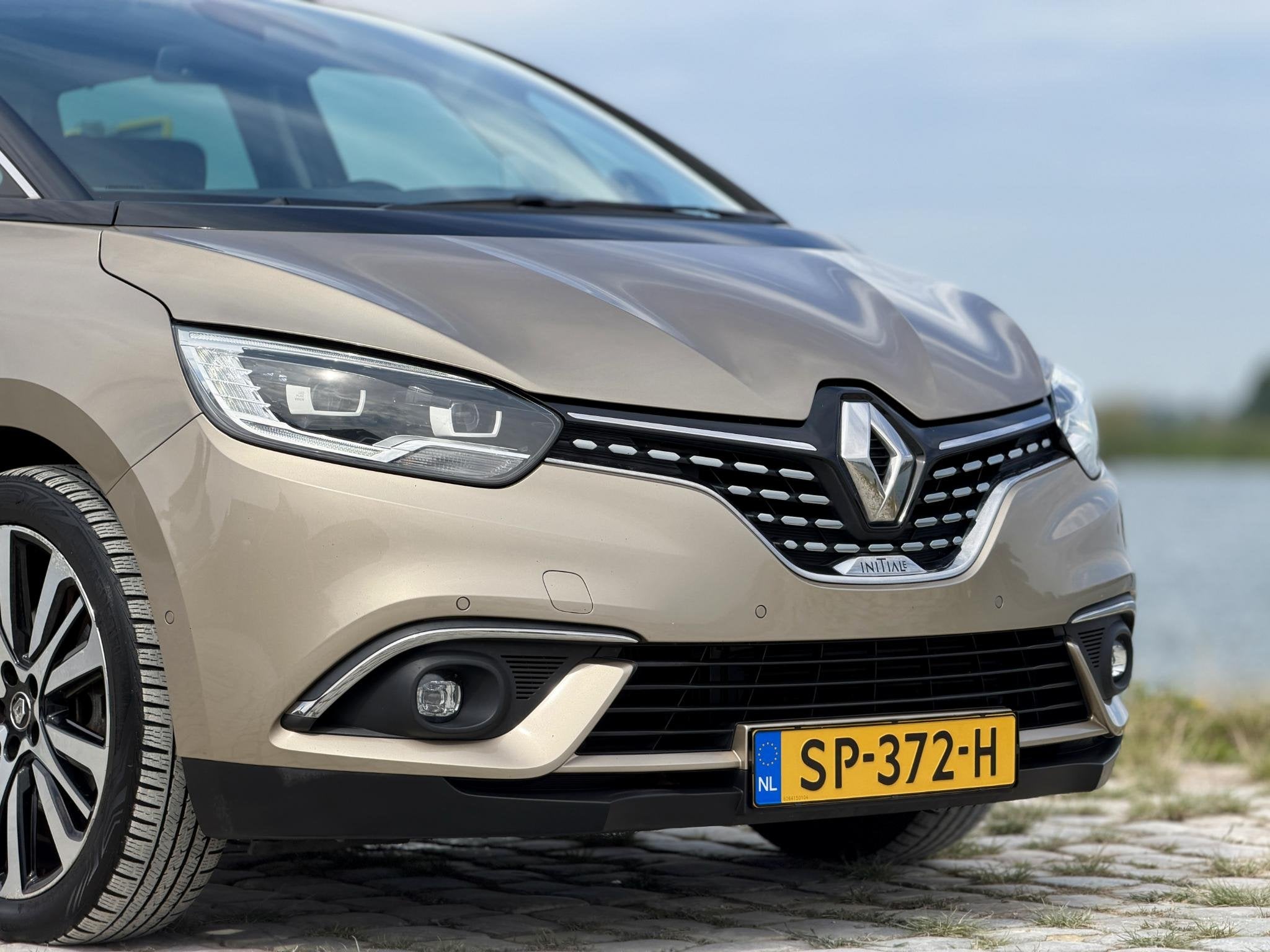 Renault Grand Scénic 1.3 TCe Initiale Paris|Nieuwe Ketting|, Auto's, Renault, Gebruikt, Euro 6, 4 cilinders, 1465 kg
