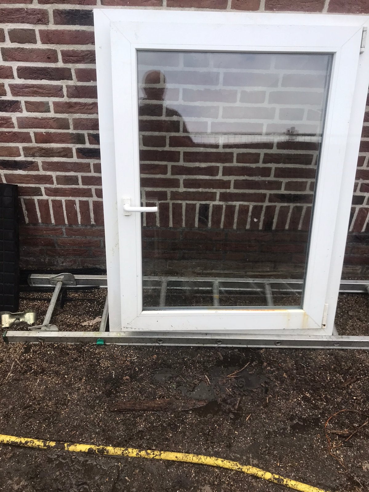 Kunstof Raamkozijn met dubbel glas, Doe-het-zelf en Verbouw, Kunststof, Raamkozijn, Zo goed als nieuw, Ophalen