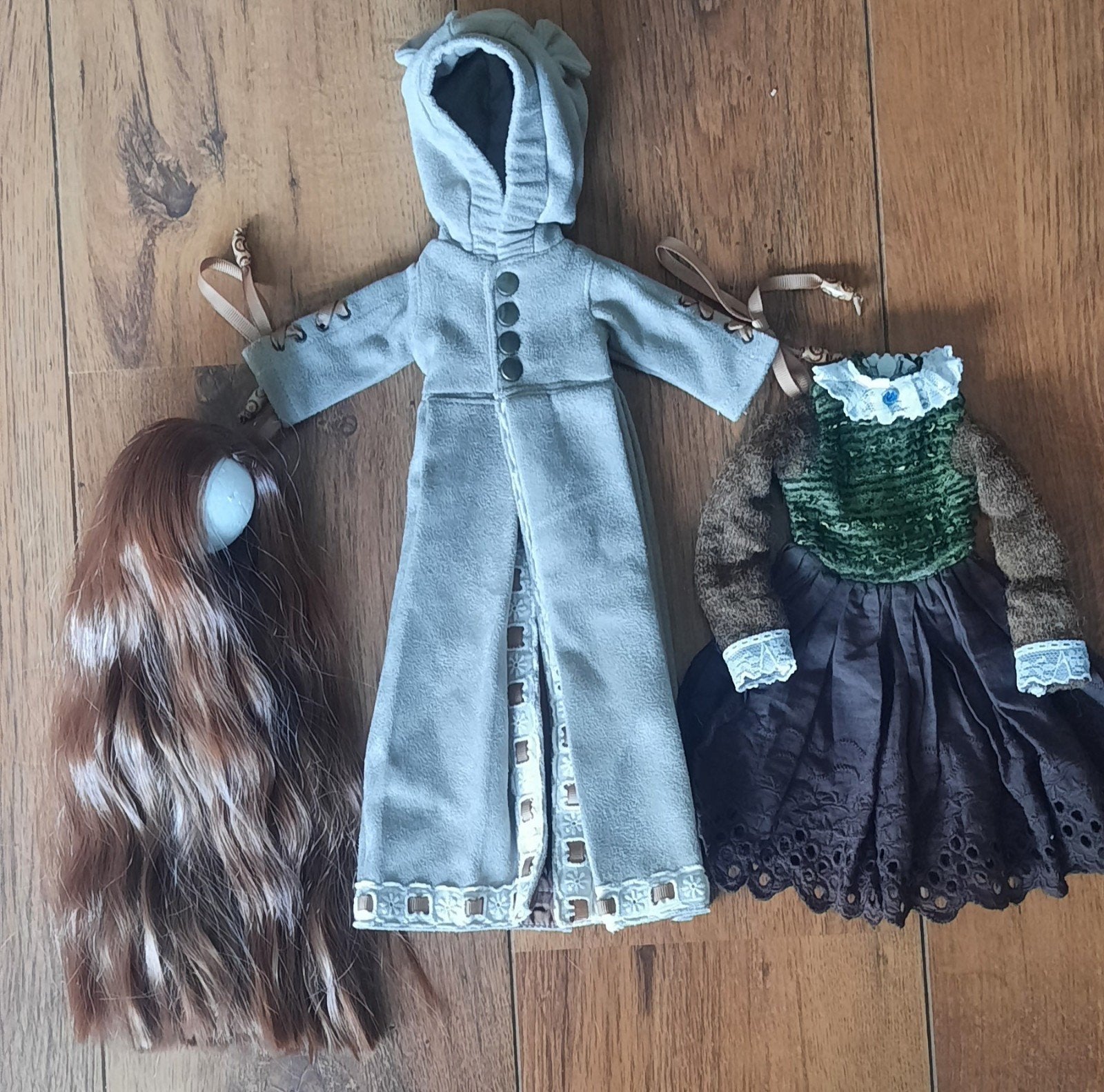 Bjd 1/4, msd poppen, pruik, mantel en jurk hand gemaakt., Ophalen of Verzenden, Nieuw, Kleertjes