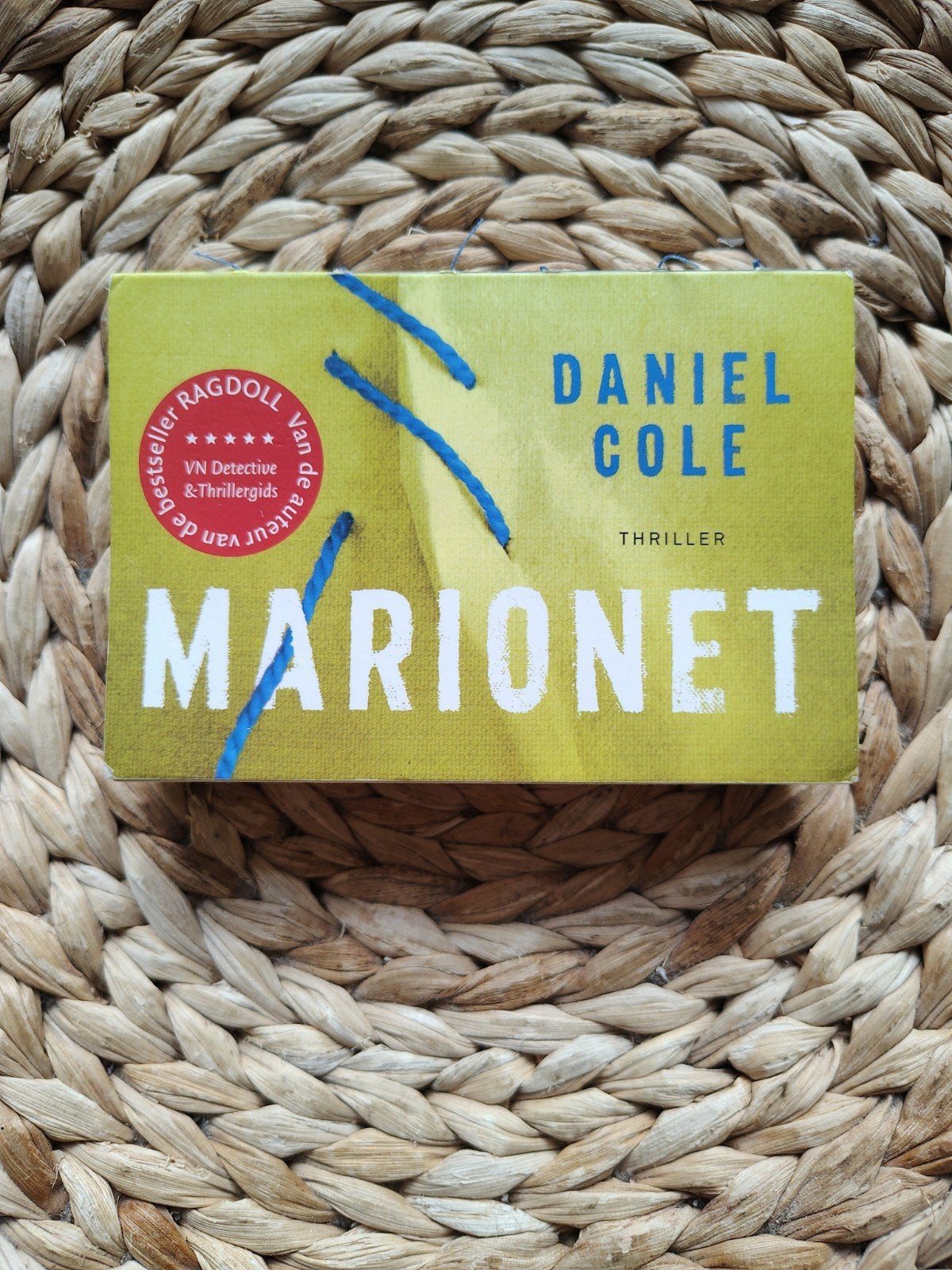 Daniel Cole - Marionet, Ophalen of Verzenden, Gelezen
