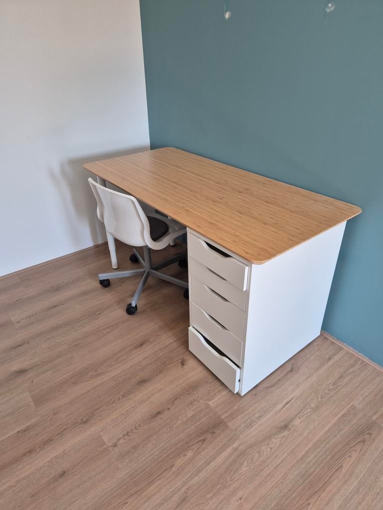 Bureau met lades, Ophalen, Met lades, Gebruikt, Spaanplaat of MDF