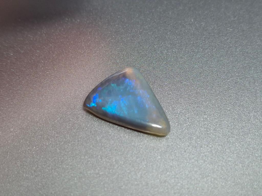 3.6 carat polished Australian opal with blue flash, Sieraden, Tassen en Uiterlijk, Edelstenen, Ophalen of Verzenden, Nieuw