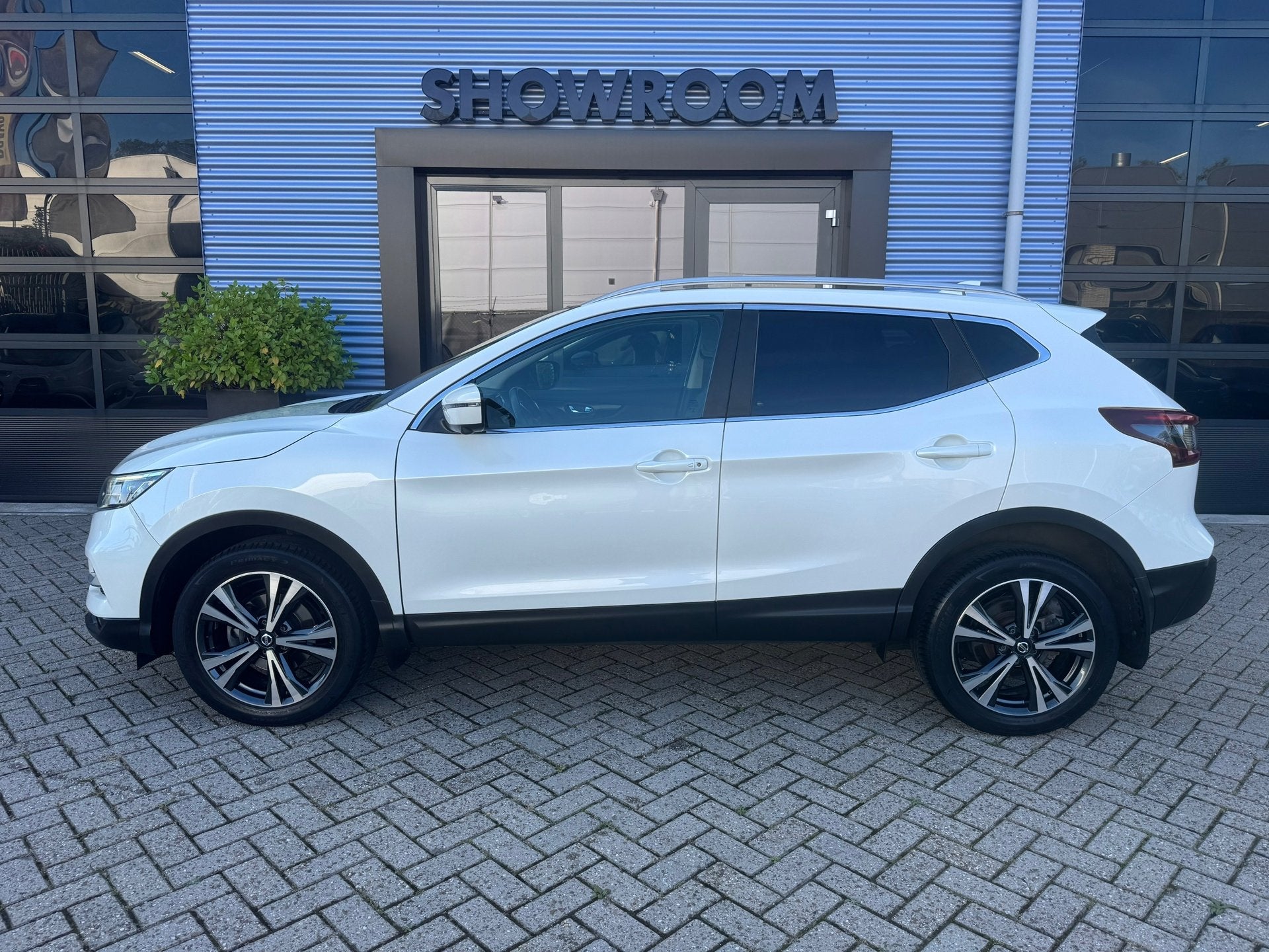 Nissan Qashqai 1.3 DIG-T N-Connecta Pano|Camera|Automaat|App, 1290 kg, Leder en Stof, Wit, Bedrijf