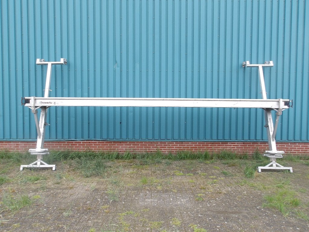 Skyworks opduwsteiger / gevelsteiger 6 meter werkhoogte 5,5, Ophalen, Gebruikt, Rolsteiger of Kamersteiger, Minder dan 2 meter