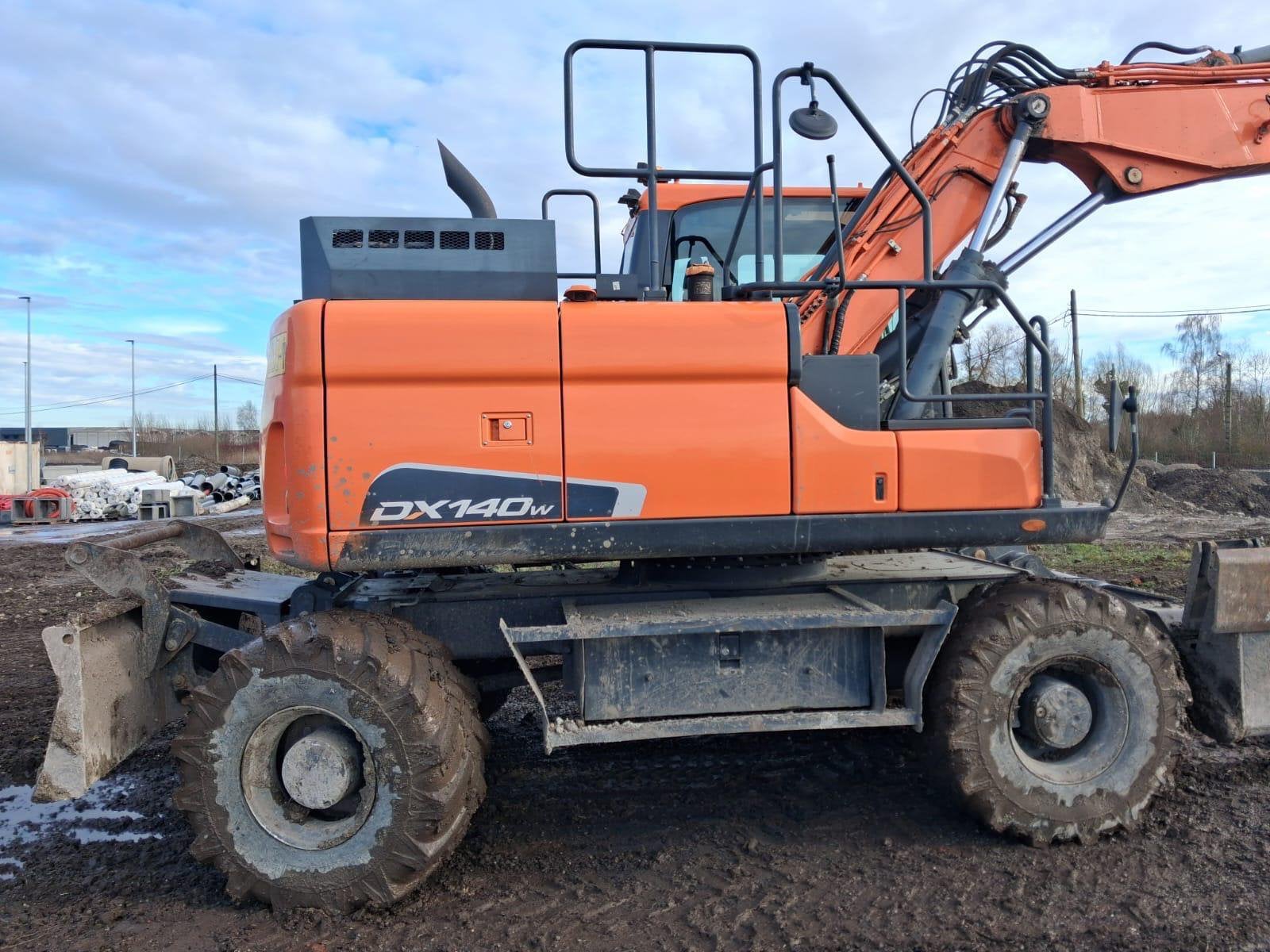 GEZOCHT DOOSAN GRAAFMACHINES, Ophalen of Verzenden, Graafmachine