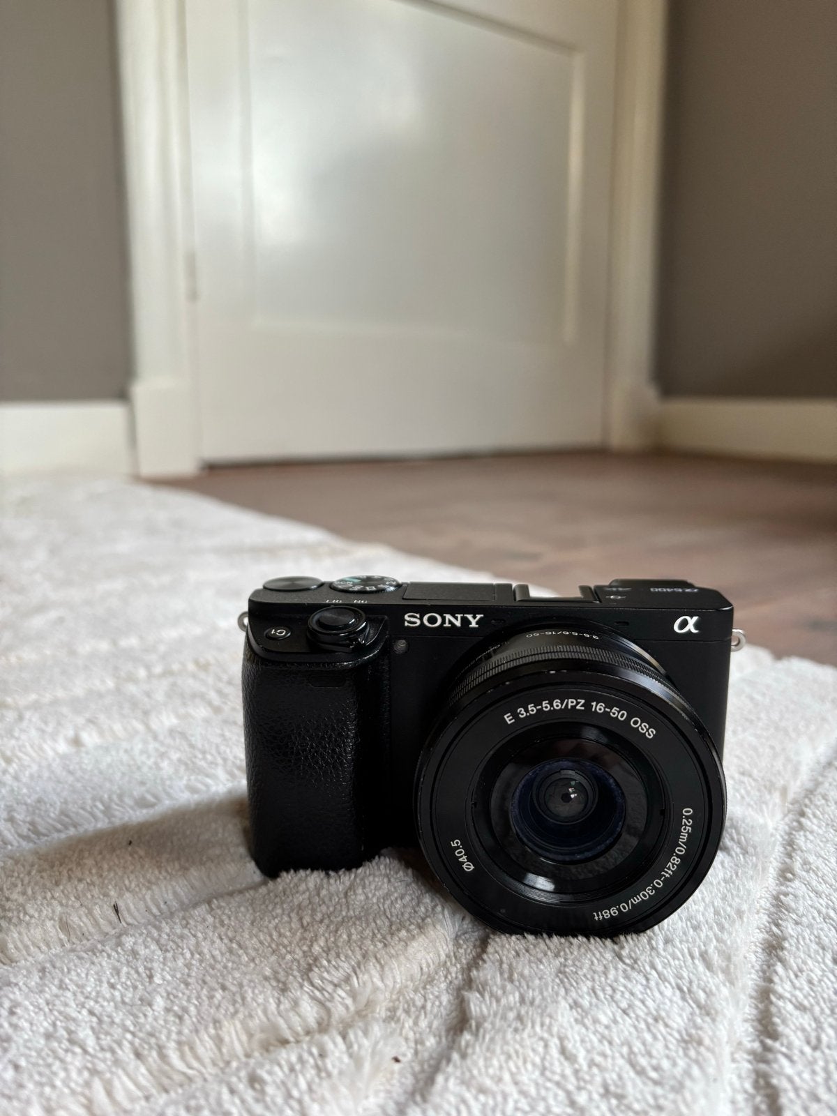 Sony Alpha A6400 + 16-50mm lens + SmallRig cage, Beeldstabilisatie, Ophalen of Verzenden, Zo goed als nieuw, Accu