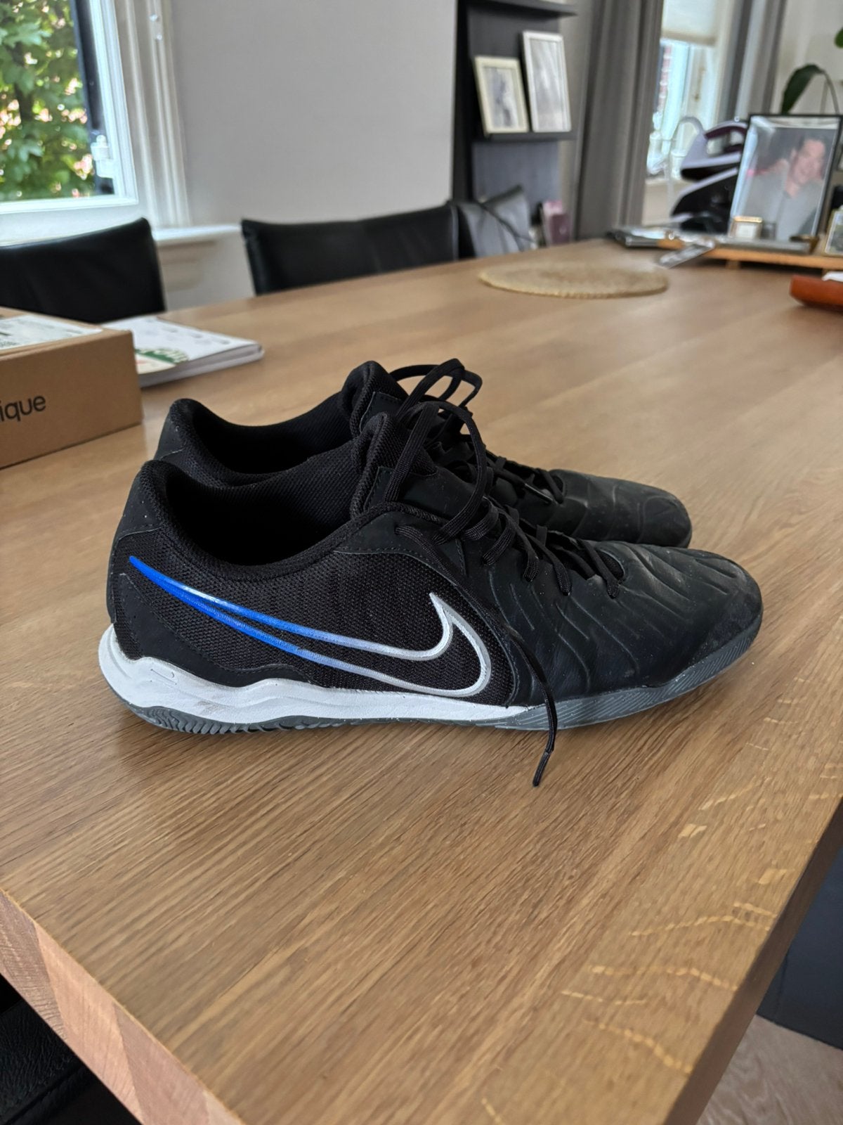 Nike zaalvoetbalschoenen zwart, Sport en Fitness, Loopsport en Atletiek, Ophalen of Verzenden, Zo goed als nieuw, Hardloopschoenen