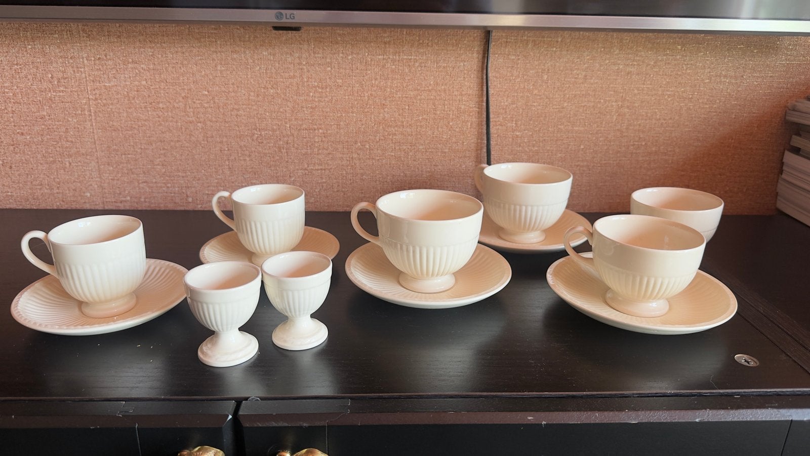 Wedgwood servies: kopjes en eierdopjes, Antiek en Kunst, Ophalen of Verzenden