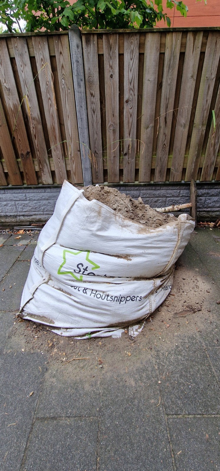 Gratis: 1 a 1,5 kuub zand/menggranulaat in big bag, Ophalen, Gebruikt, Ophoogzand