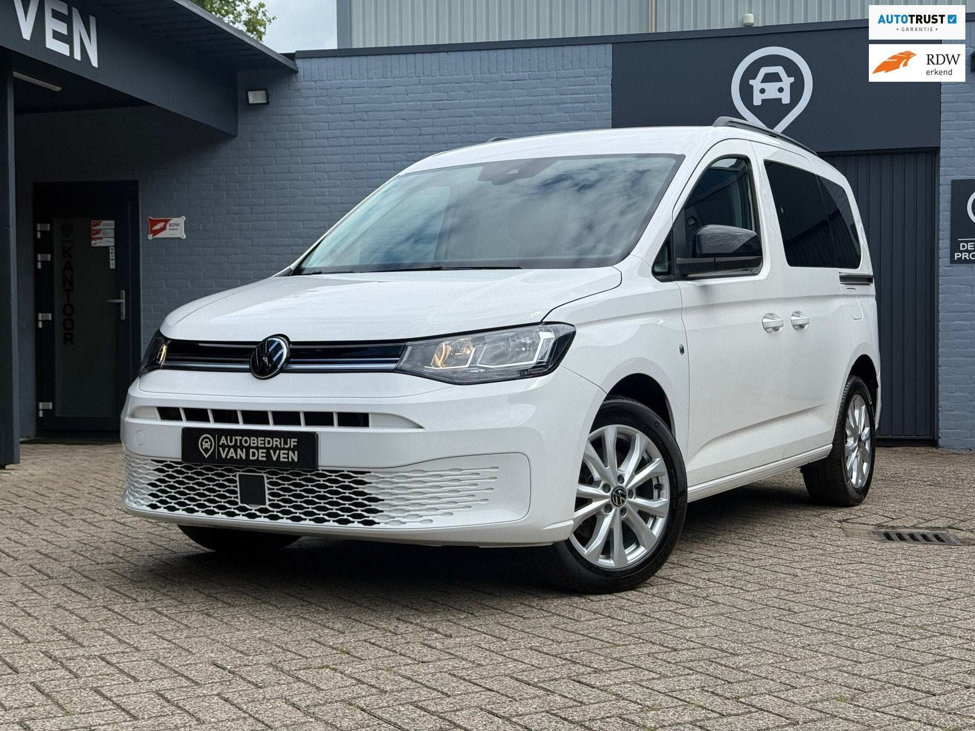 Volkswagen Caddy Combi 1.5 TSI 5p | 1e Eig | Dealer-OH, Auto's, Voorwielaandrijving, 1442 kg, Stof, Zwart