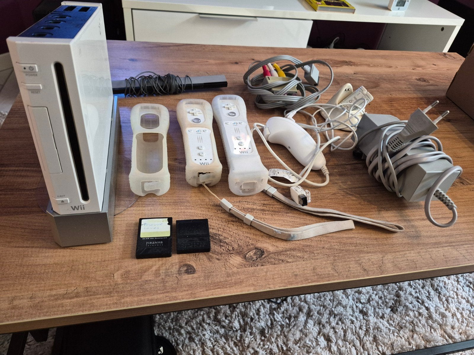 Wii Console met 2 controllers en accessoires, Spelcomputers en Games, Ophalen, Gebruikt, Met 2 controllers