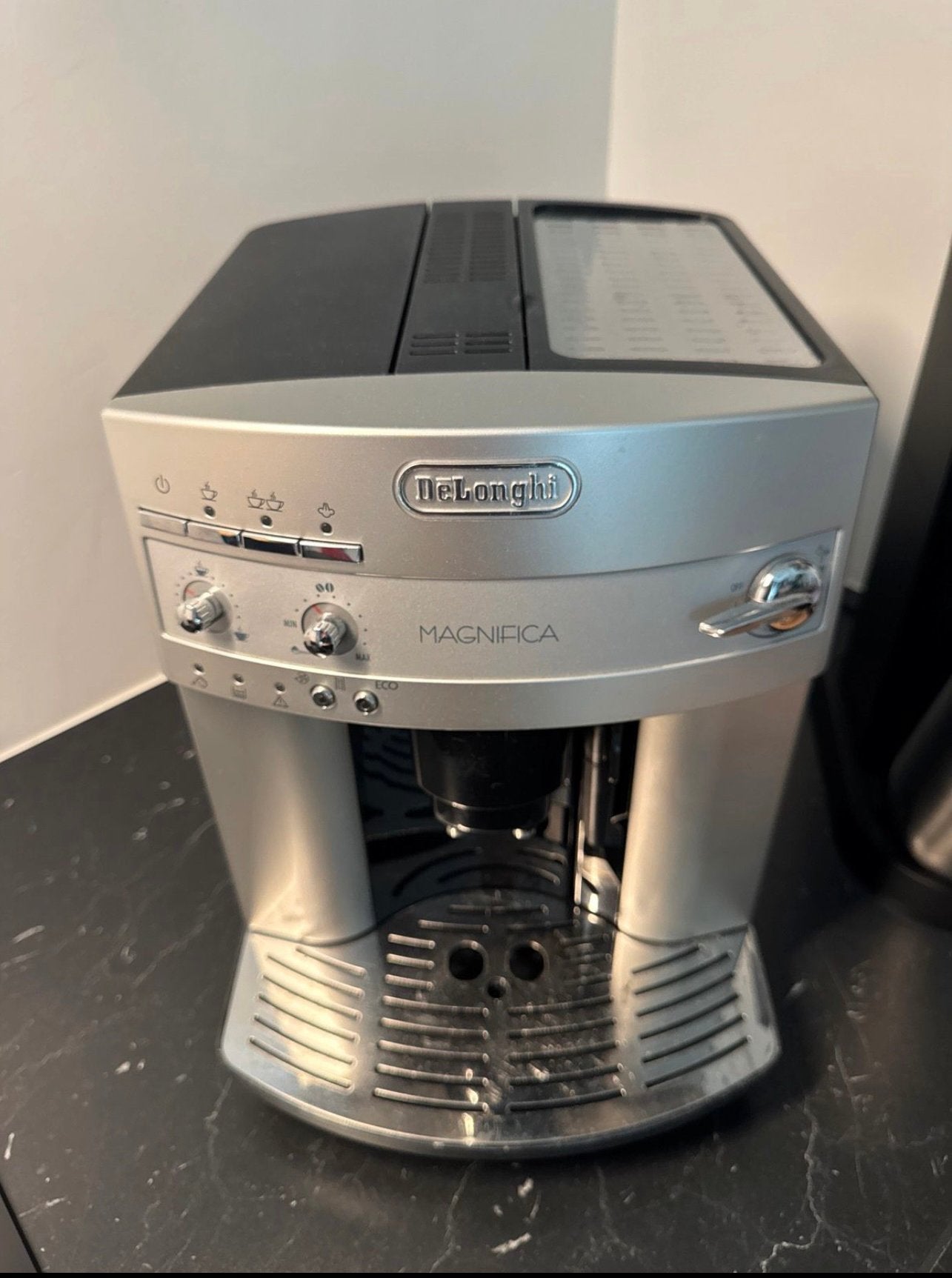 Delonghi fully automatic coffee machine, Ophalen, Zo goed als nieuw, Koffiemachine